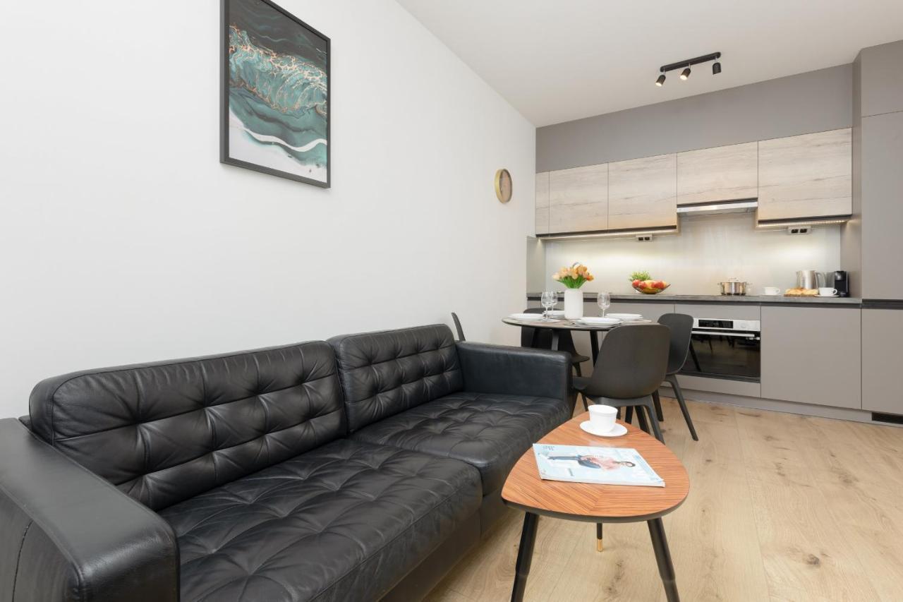 Two-bedroom Elegant With Parking Praga By Renters